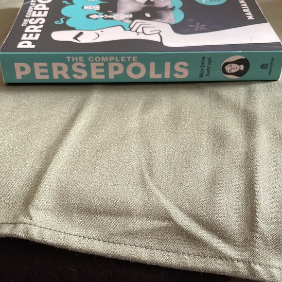 The Complete Persepolis by Marjane Satrapi - Picture 3 of 5